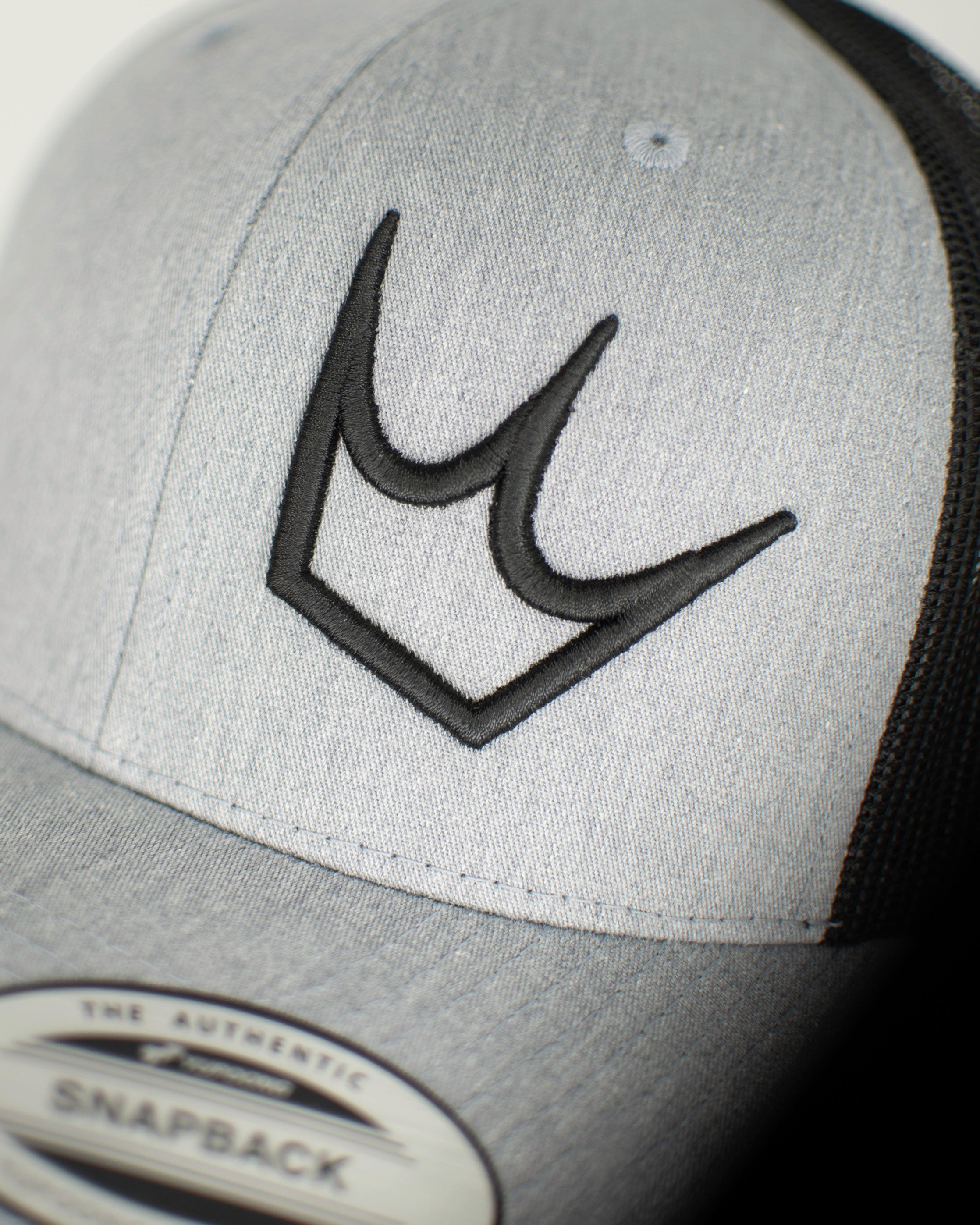 AW25 Crown cap grey with embroidered logo detail