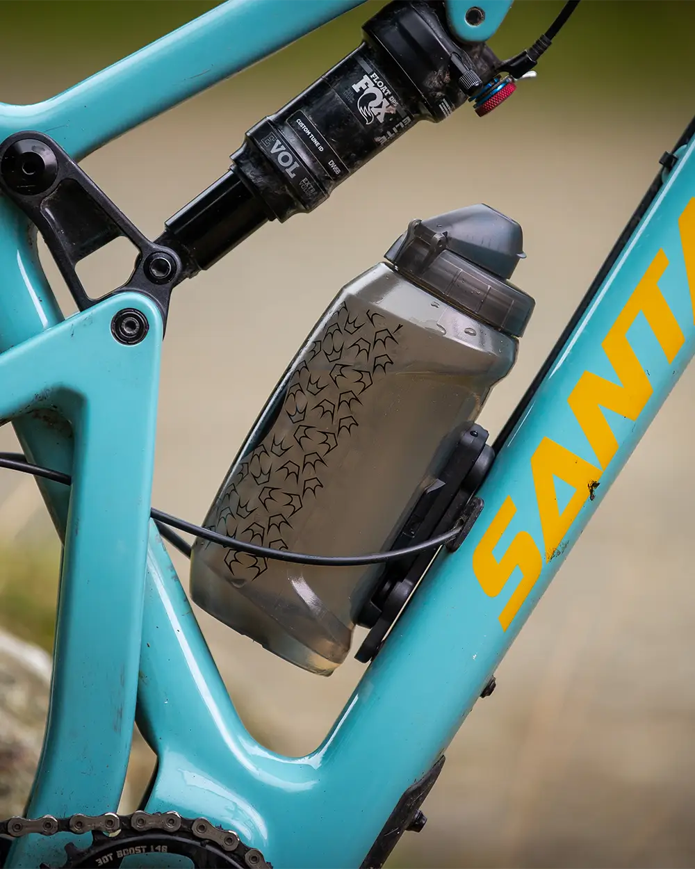 Super strong magent system - no bottle cage