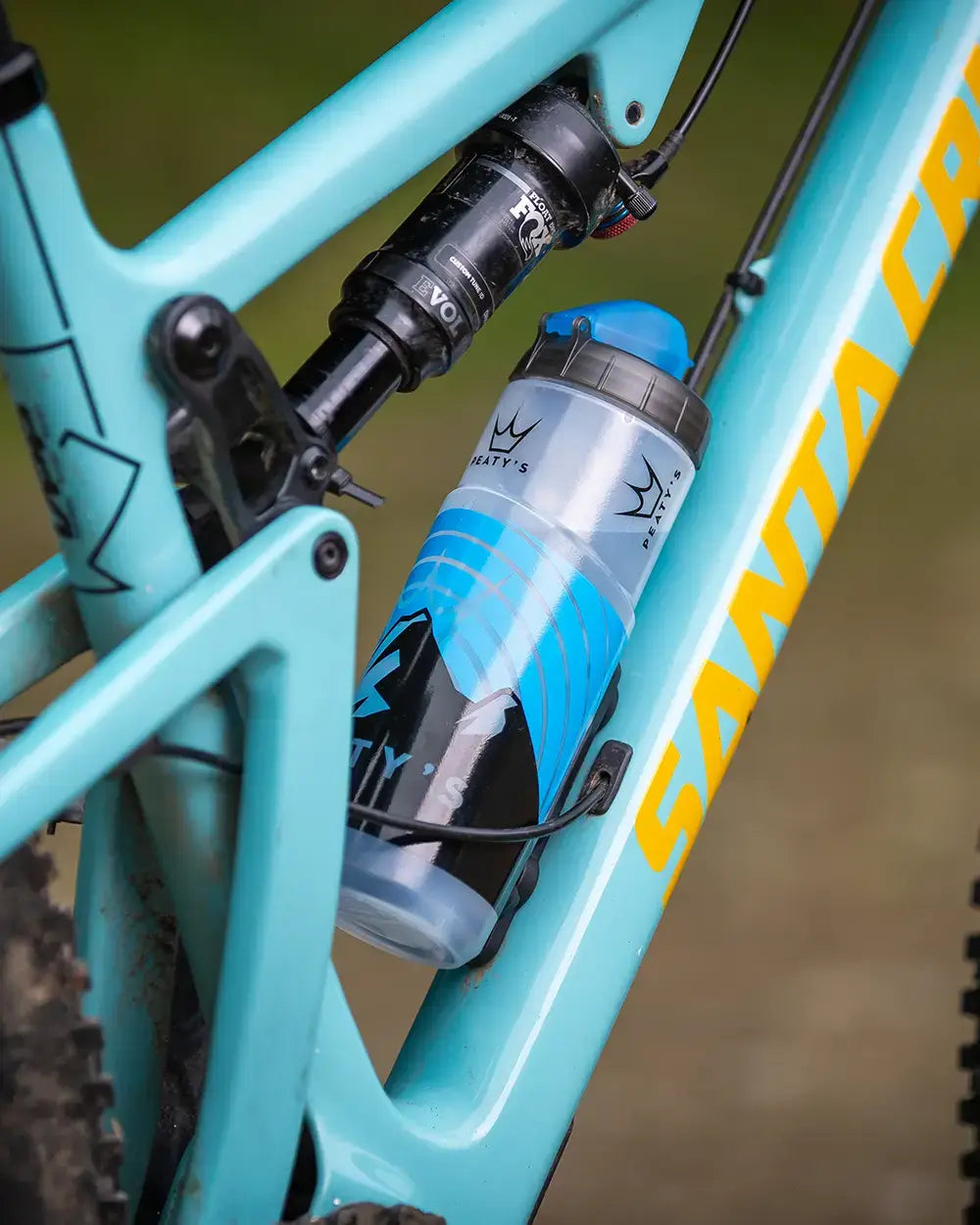 Peaty's x Fidlock 600ml water bottle mounted