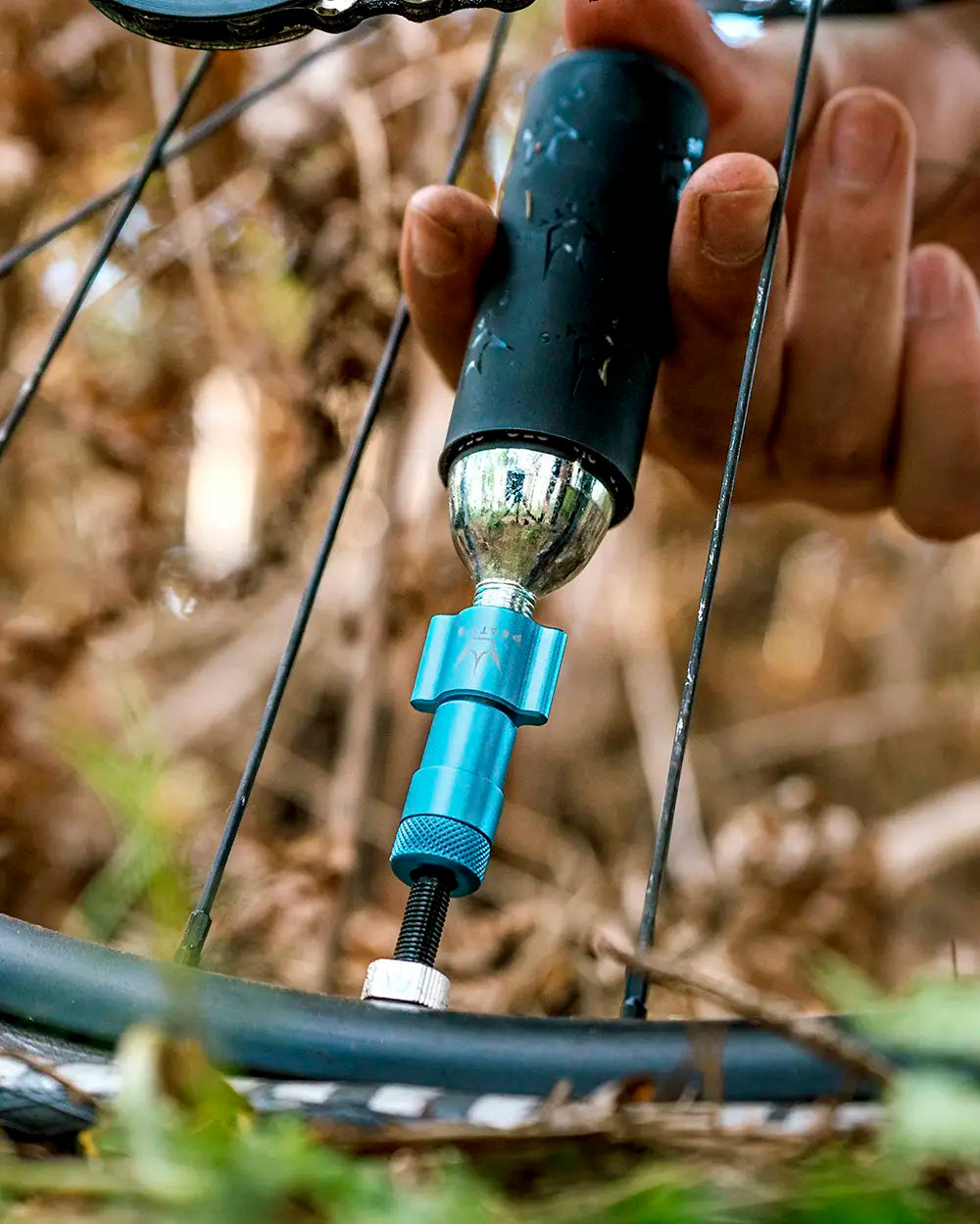 Peaty's Holeshot CO2 Inflator Kit in use