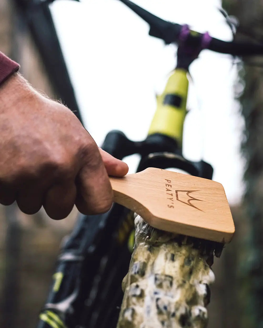 Peaty's Bicycle Brush Set - Tyre brush in use