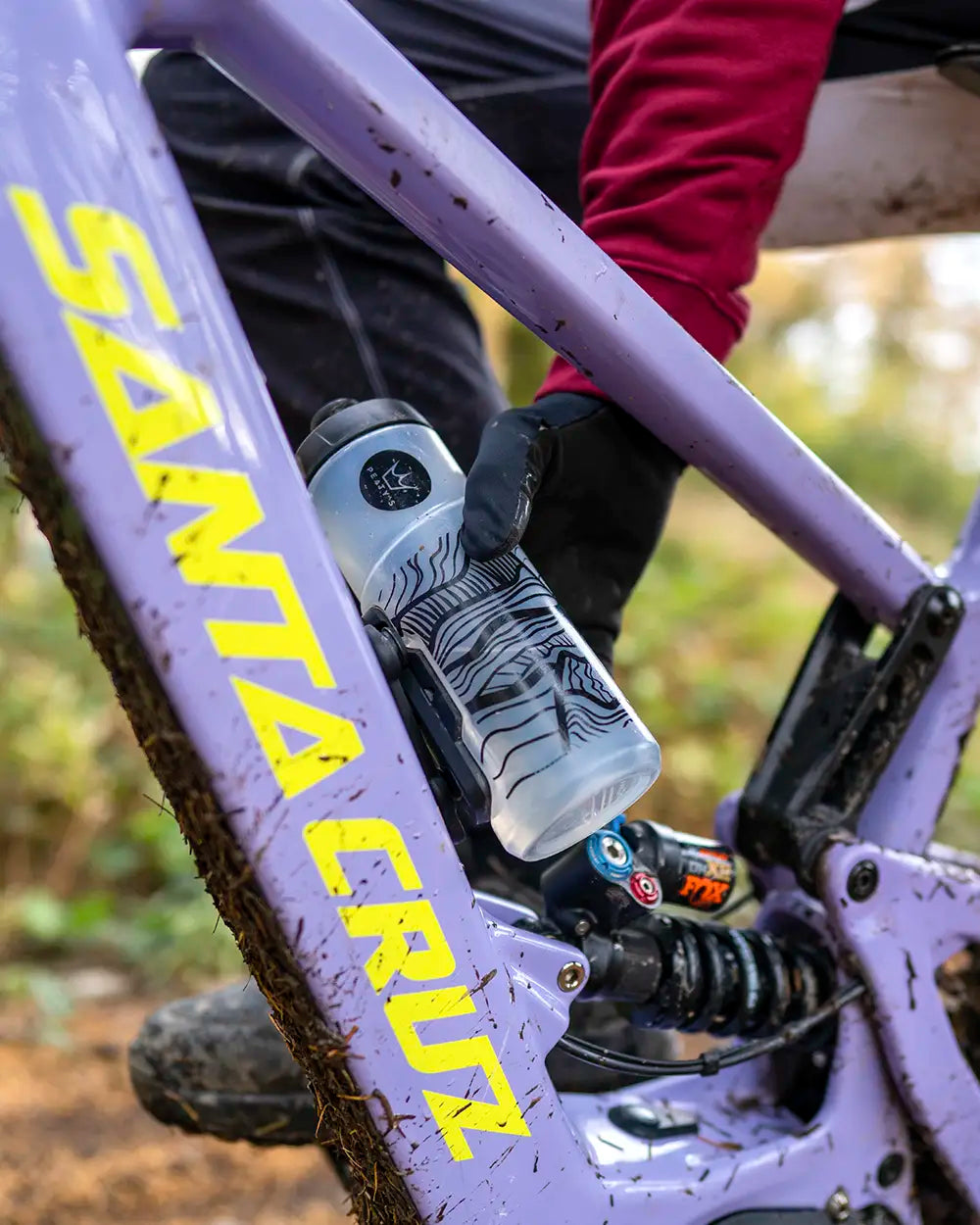 Peaty's x Fidlock Bottle system attaches quickly to your bike