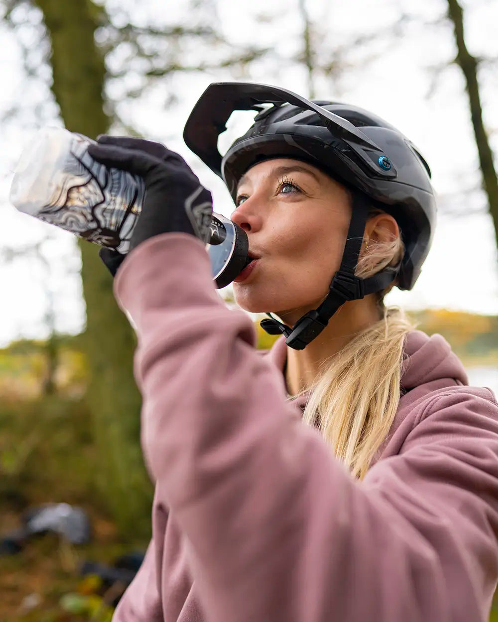 Peaty's x Fidlock bottles in use